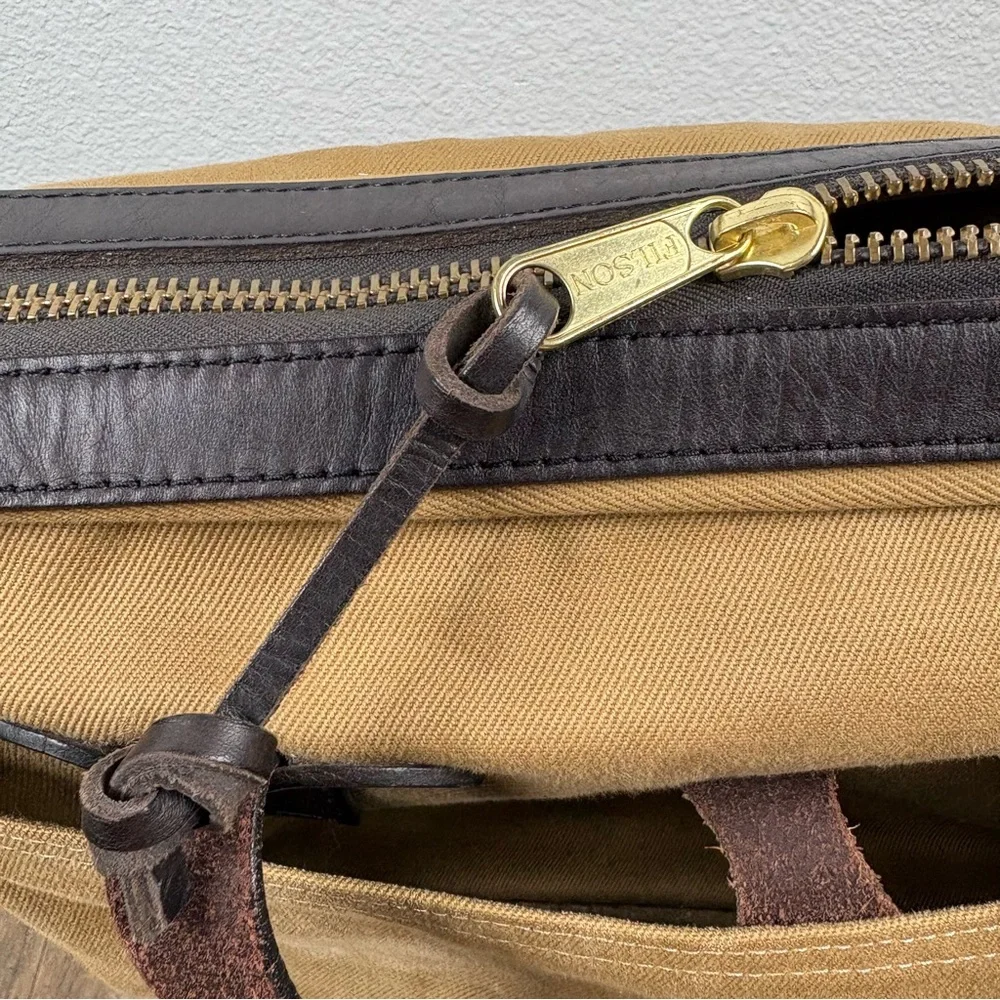 Filson Original Twill Briefcase
Discreet tag/ inside flap - Picture 6 of 14